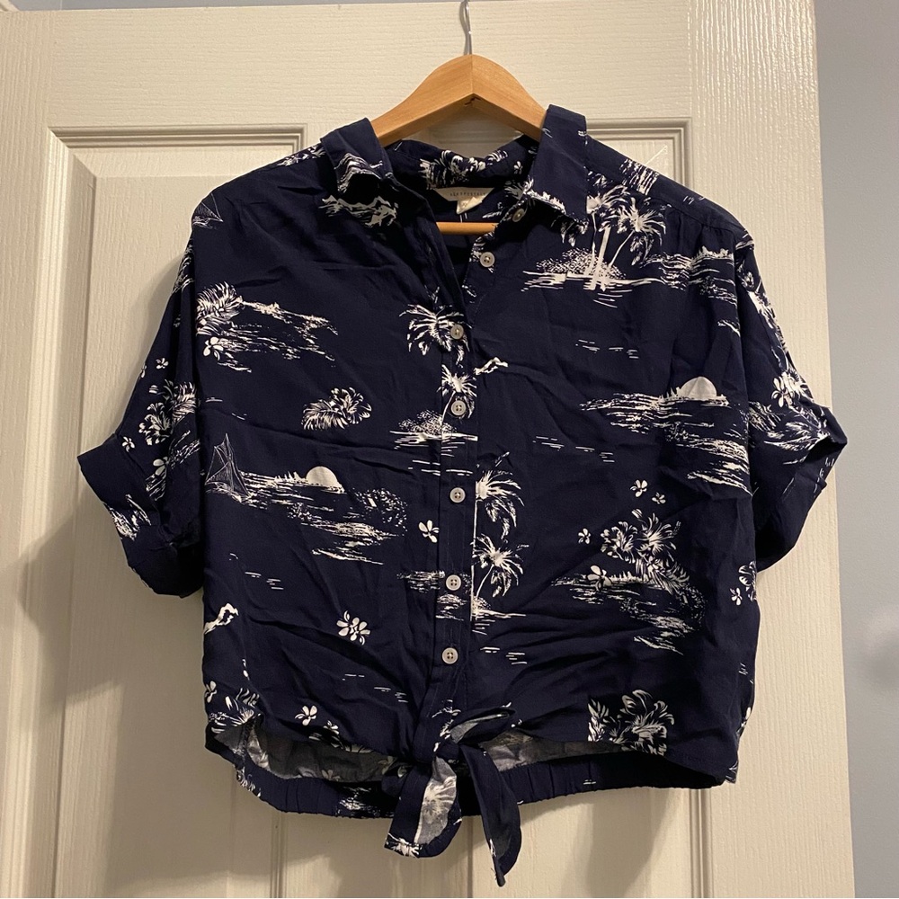 NWOT Aeropostale Women’s Navy Blue Tropical Print Blouse - Button Up - Size XL